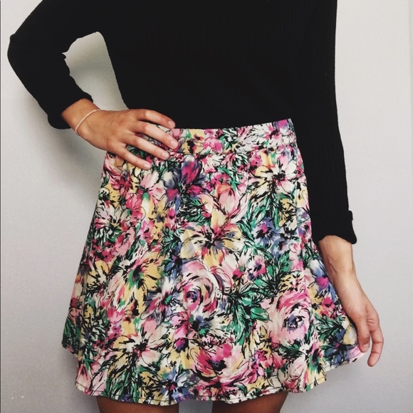 Forever 21 Dresses & Skirts - Floral print skirt